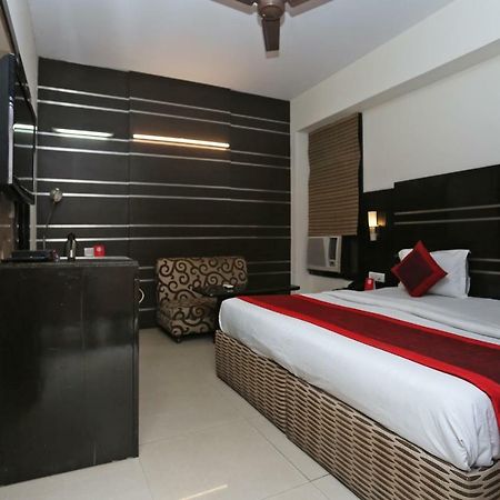 Oyo 13541 Otani Hotel Дели Экстерьер фото