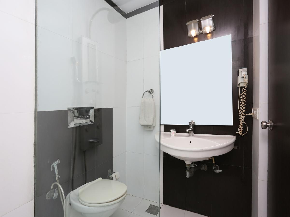 Oyo 13541 Otani Hotel Дели Экстерьер фото